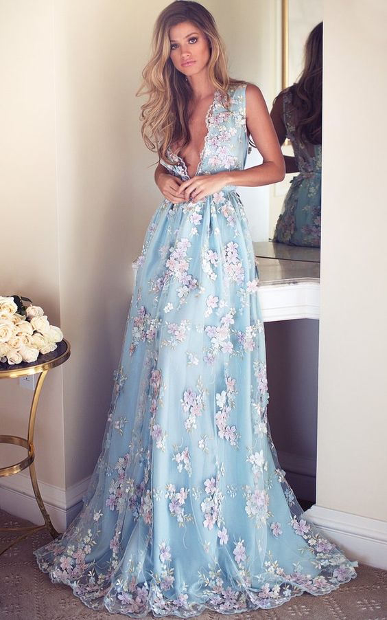Source image picture credit - https://www.lurelly.com/collections/lurelly-couture/products/fleur-gown?variant=2862080098328