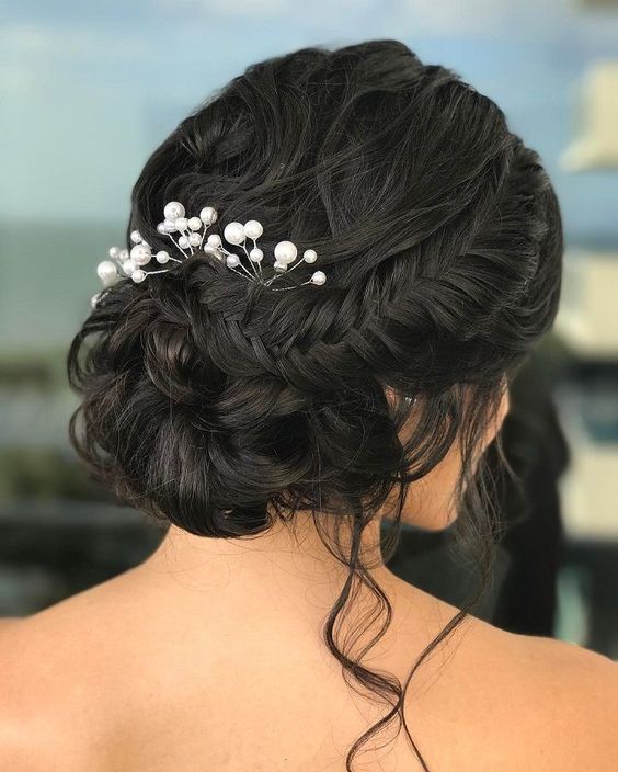 Image Source - http://www.fabmood.com/soft-braided-updo-bridal-hairstyle/