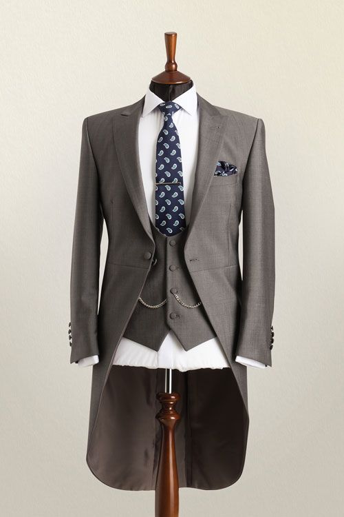 Image Source - http://whitfieldandward.co.uk/wedding-suit-hire/morning-suits/silver-morning-suit/