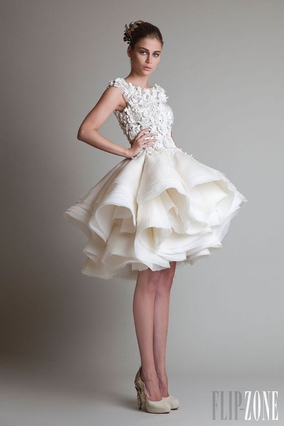 Image Source - https://i.weddingomania.com/awesome-short-wedding-dresses-13.jpg